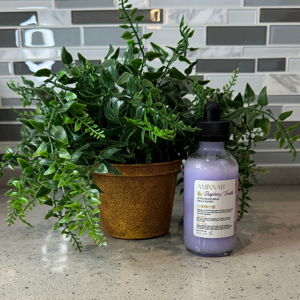 AMINNAH - Raspberry & Vanilla Lifting Boob Serum